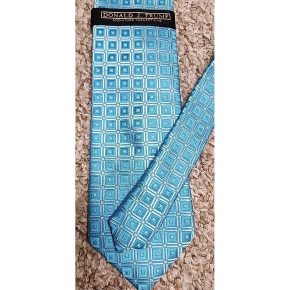 Donald Trump Signature Necktie Blue GeometricPattern Silk Tie Classic NWT